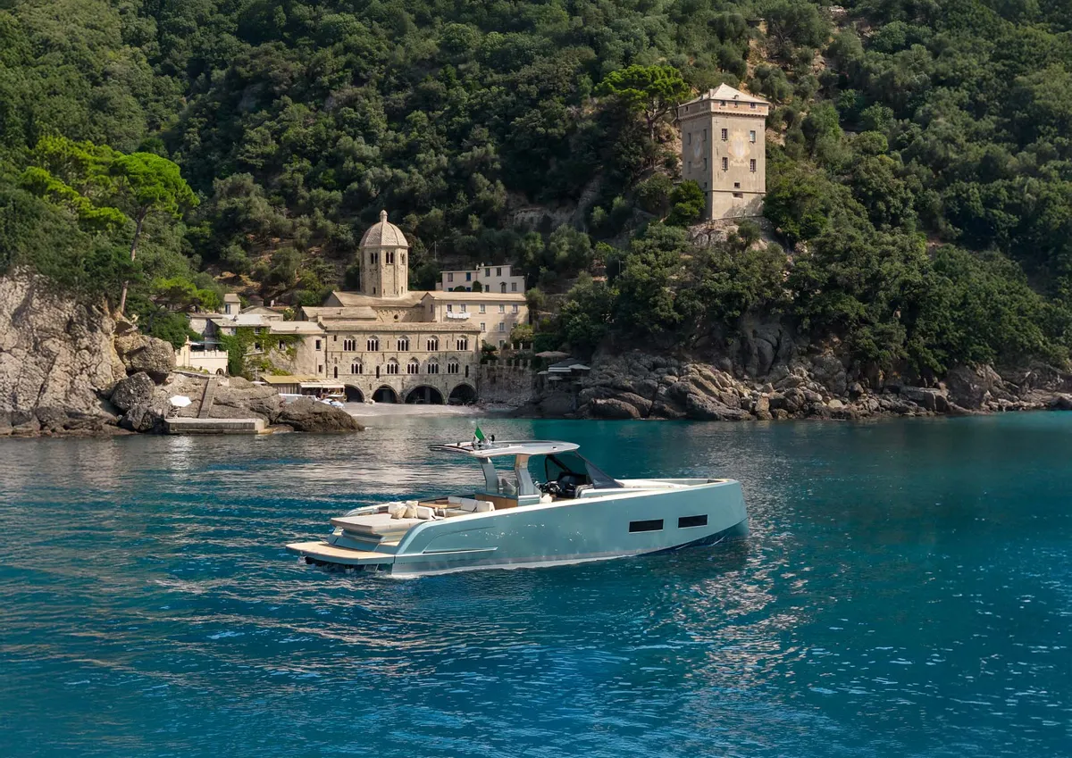 Pardo Yachts P43: Boat cruising off the coast