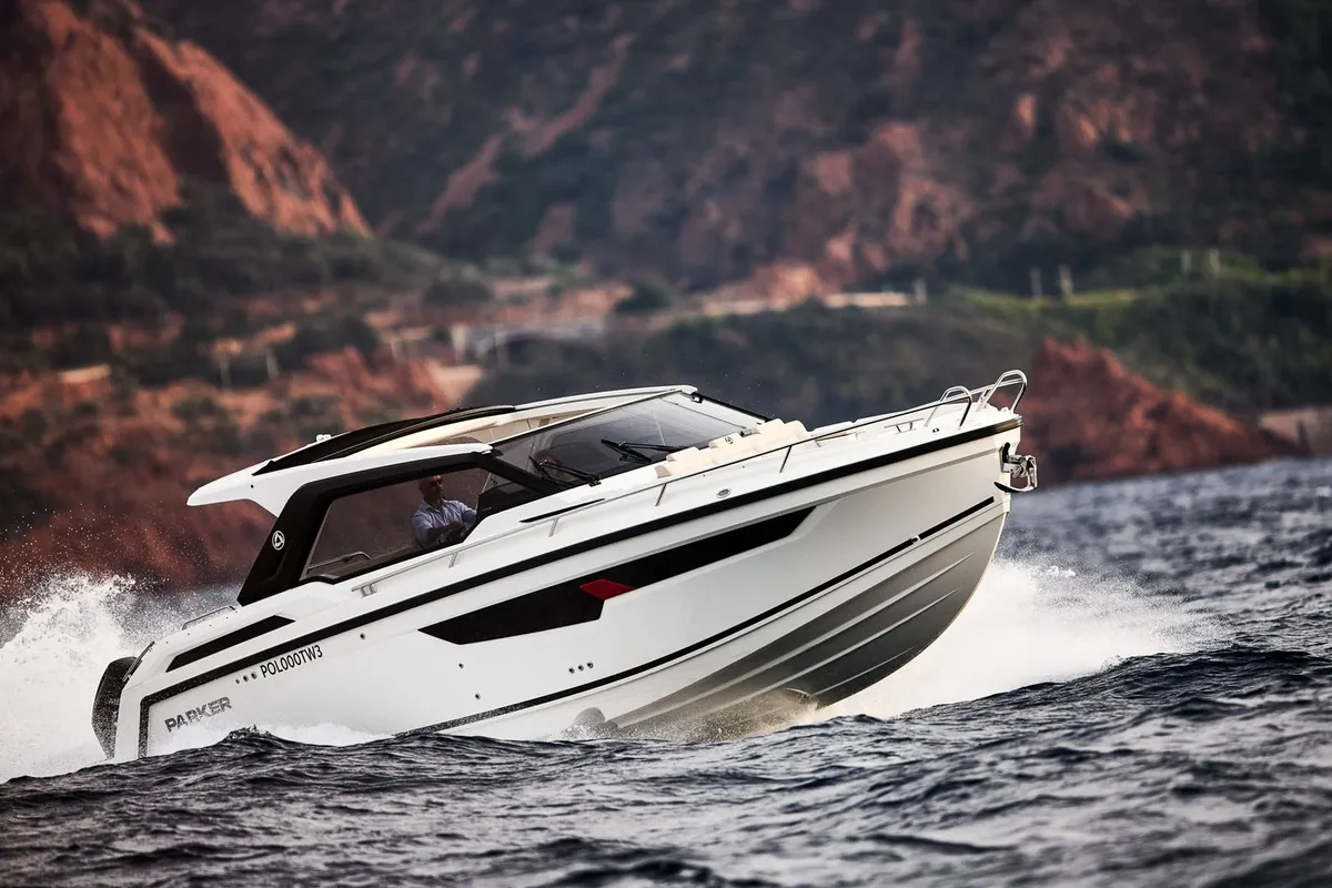 Parker Poland 100 Sorrento: White boat cruising at sea