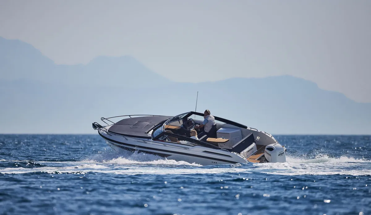 Parker Poland 780 Escape: Bootsfahrt auf dem Meer