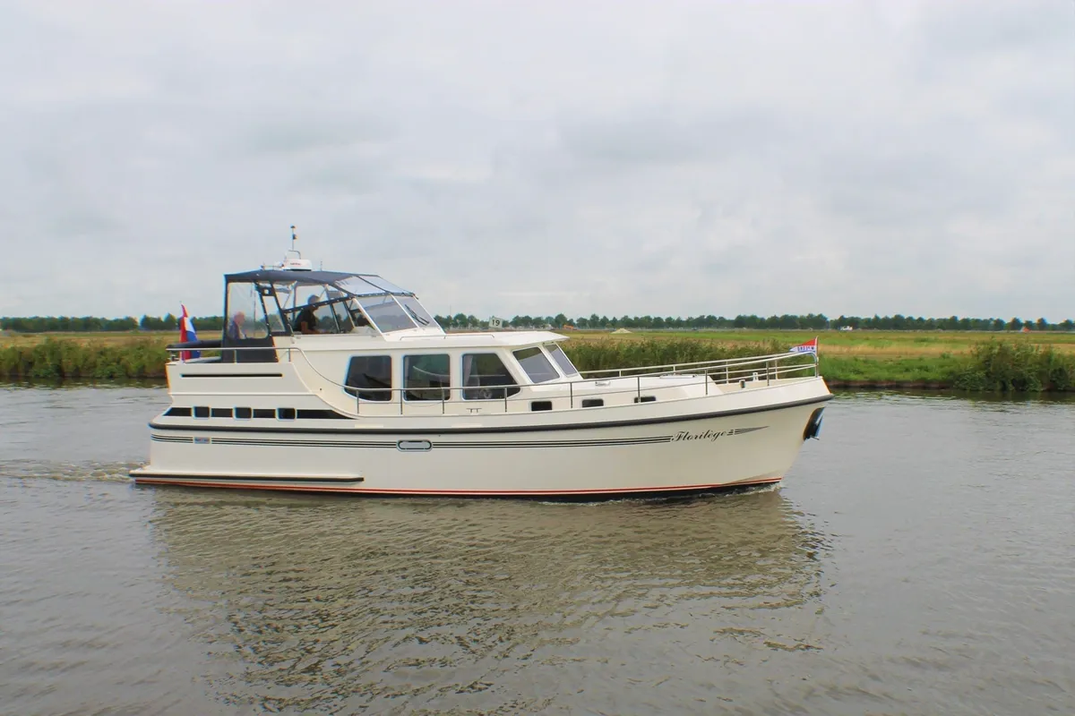 Pedro-Boat Levanto 40: Eine Fahrt mit dem Motorboot auf dem Wasser