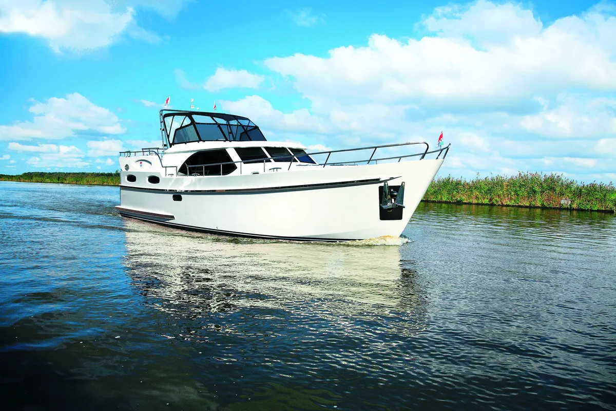 Pedro-Boat Vendaval 48: White motorboat cruising on the water