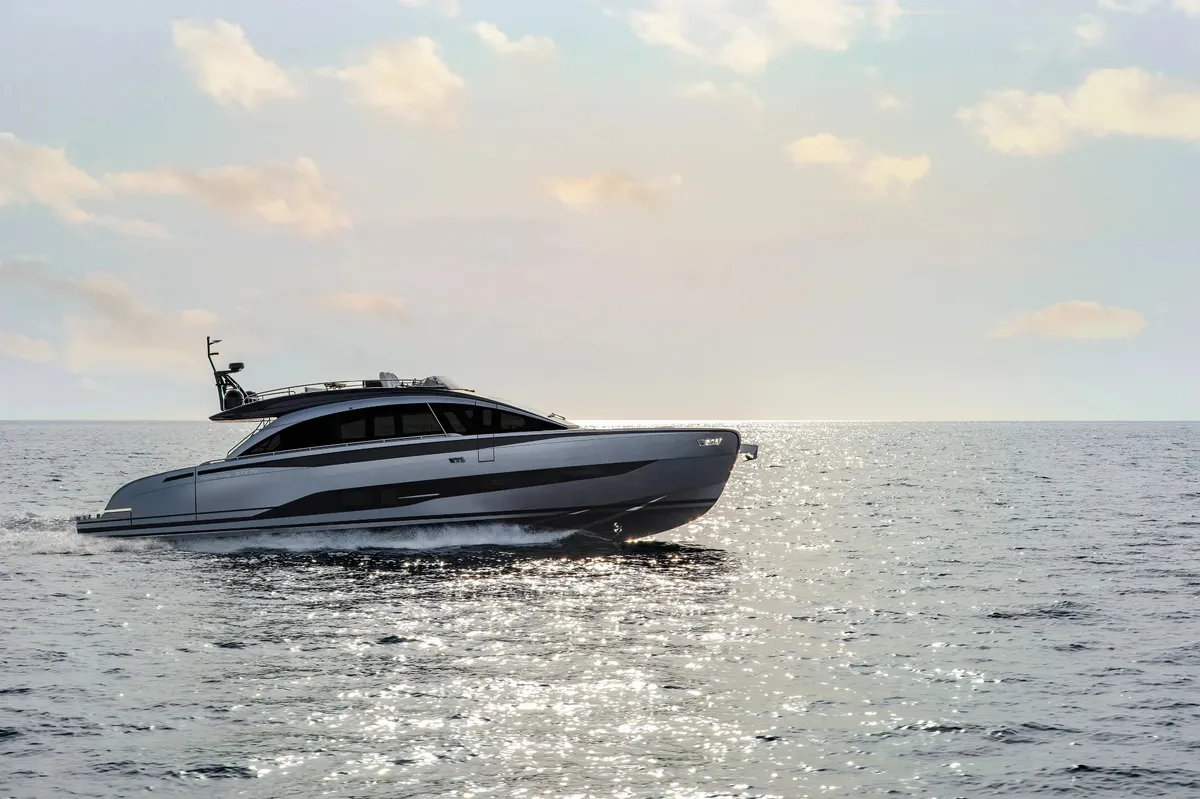 Pershing GTX70 New: Boat cruising at sea