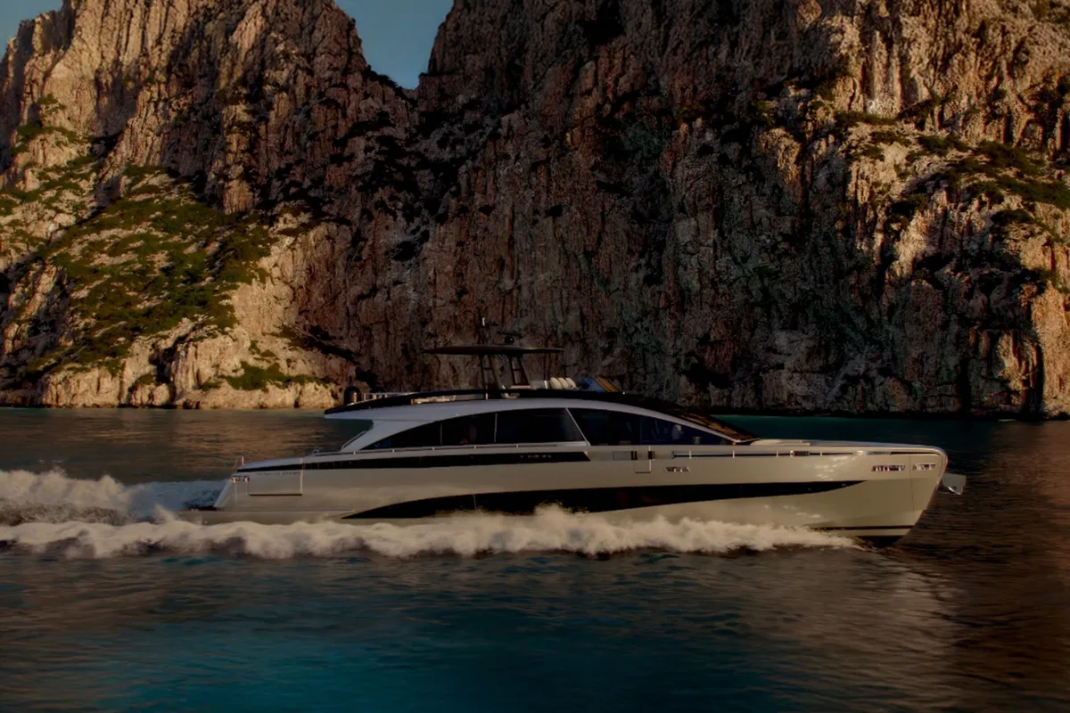 Pershing GTX90 Project: Bootsfahrt zwischen Felsen