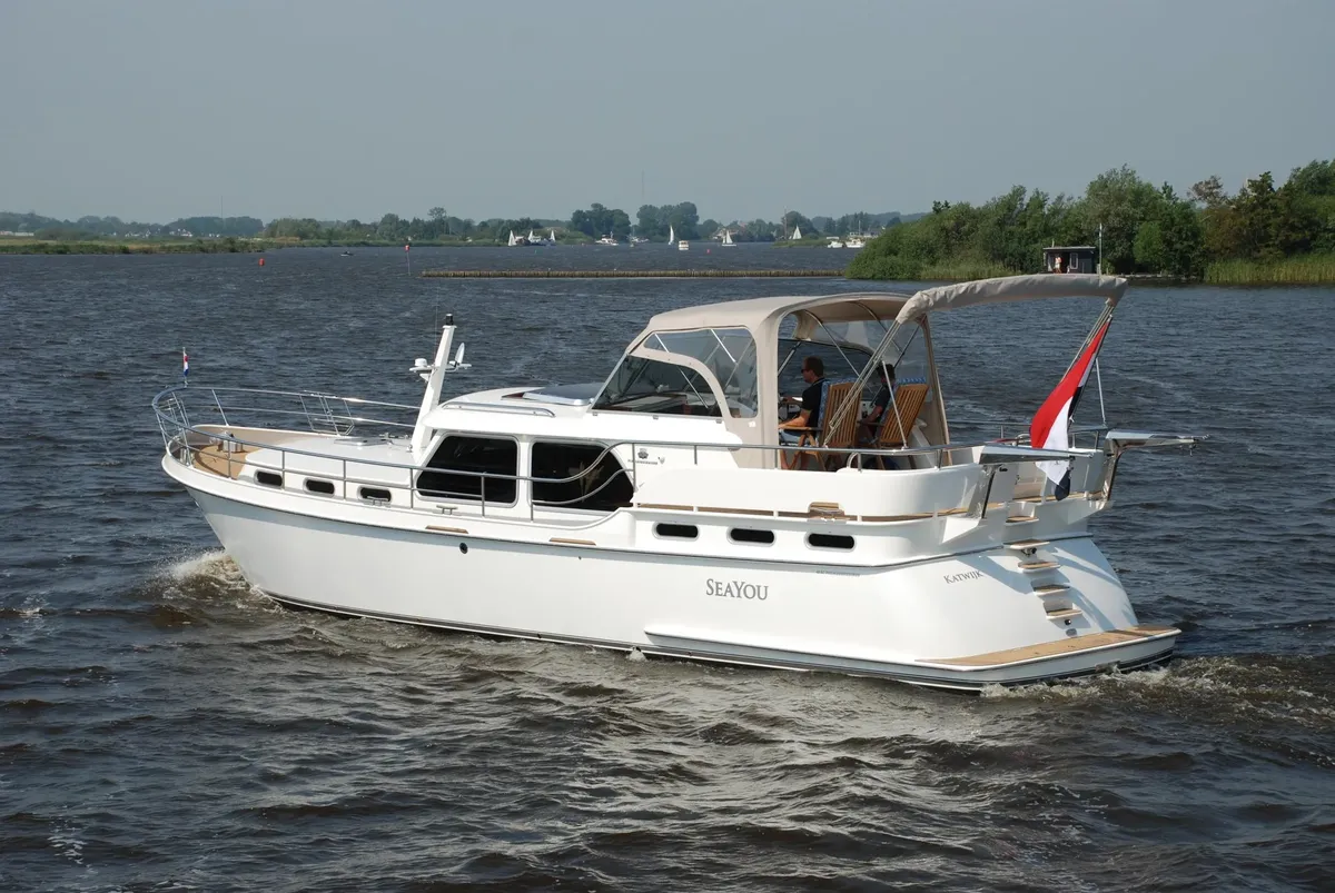 Pikmeerkruiser 50' Aft Cabin: Motorboat cruising on the water