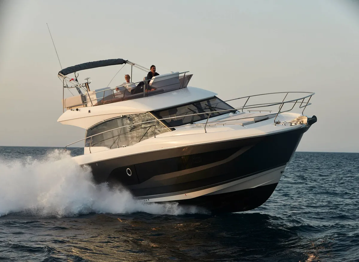 Prestige Yachts 420: Bootsfahrt auf dem Meer