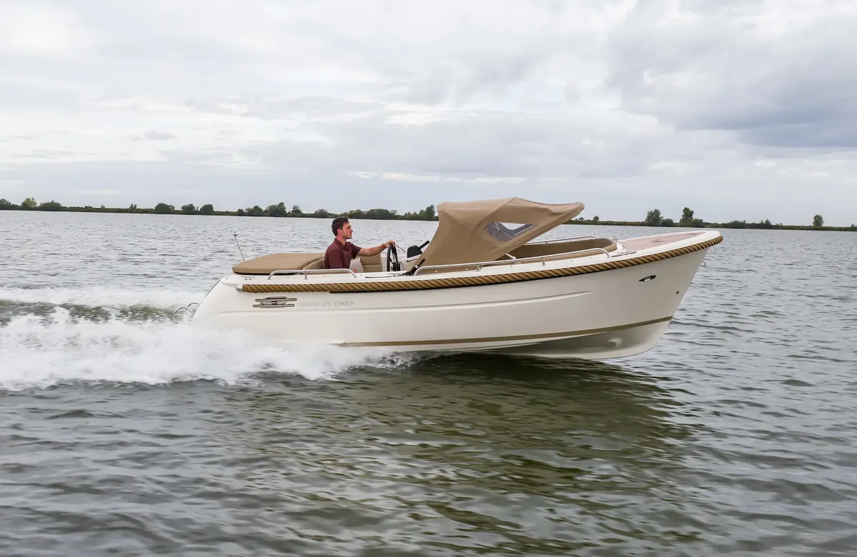 Primeur 625 Tender: Bootsfahrt auf dem Wasser