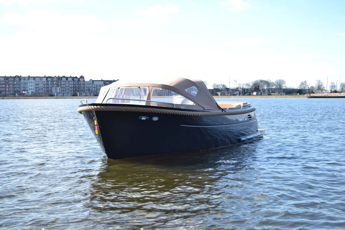 Primeur 715 Tender: Boot auf dem Wasser