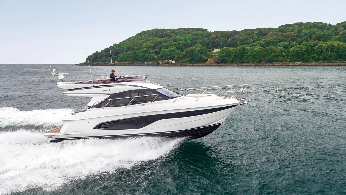 Princess F45: Bootsfahrt auf dem Meer