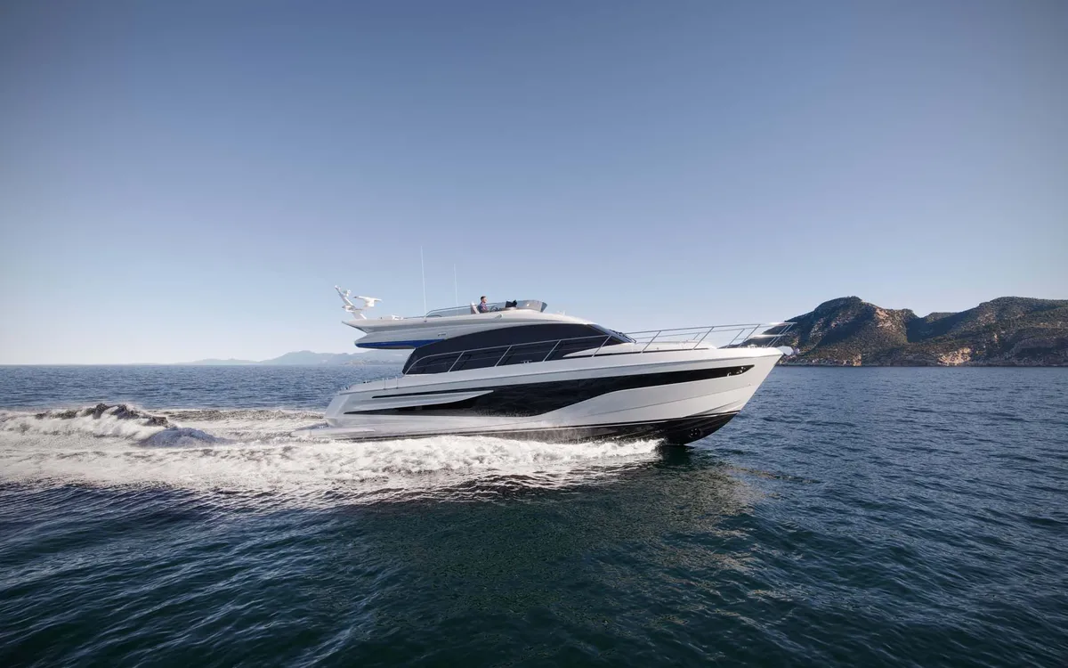 Princess F55: Yachtfahrt auf dem Meer