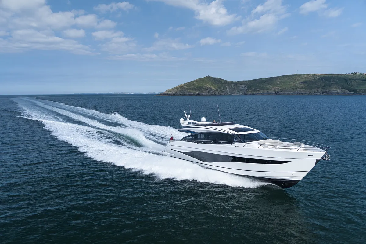 Princess S80: Bootsfahrt auf dem Meer