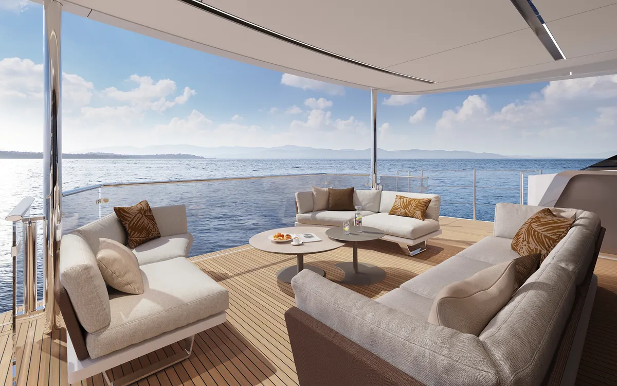 Princess X90: Deckplatz mit Meerblick