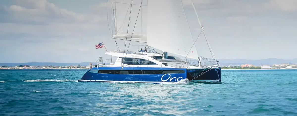 Privilege Marine 510: Catamaran à voile en mer