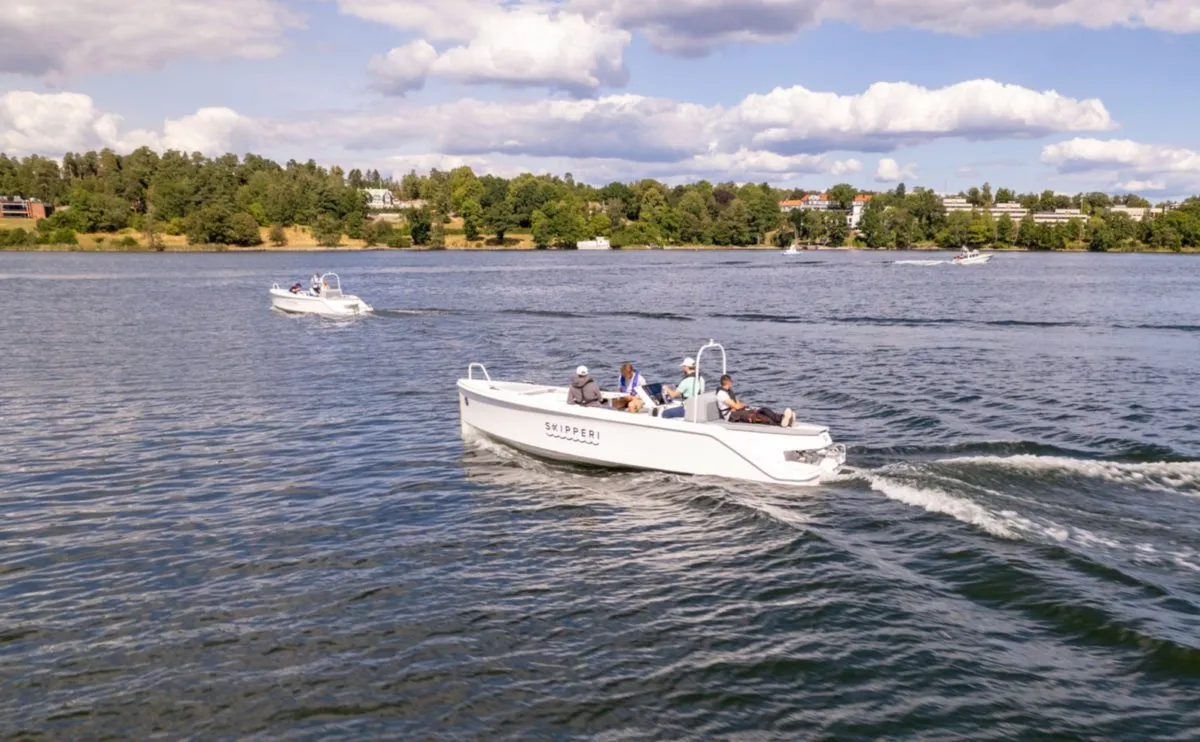 Q Yachts Q24 Club: Boat cruising on water