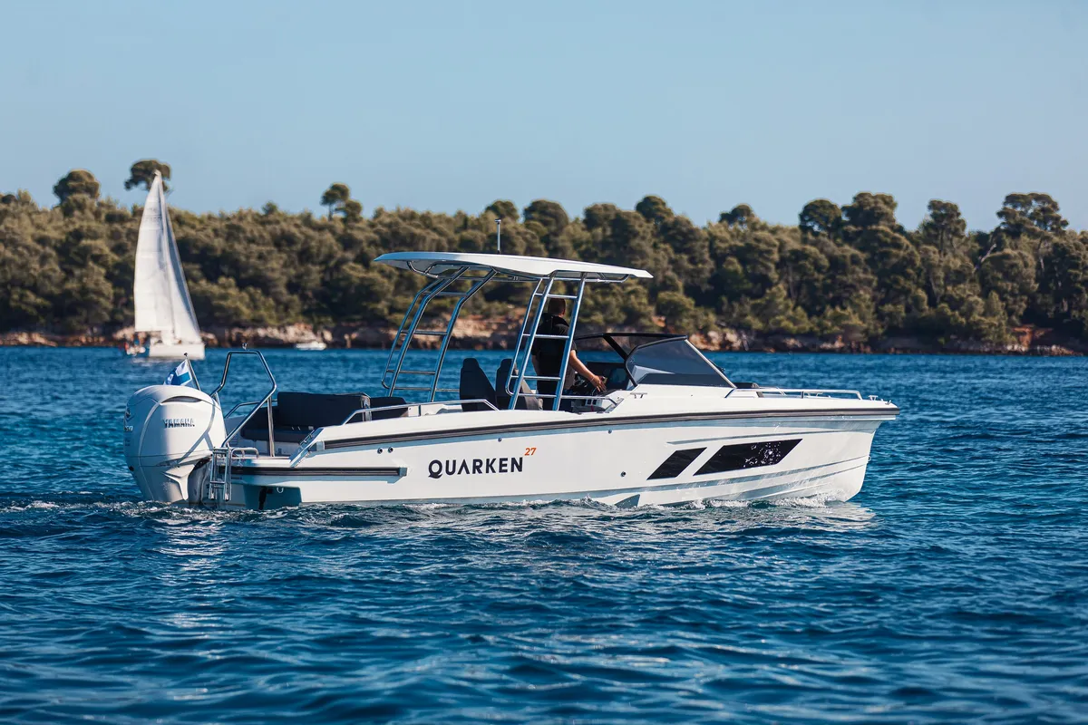 Quarken Boats 27 T-Top: A white motorboat cruising at sea