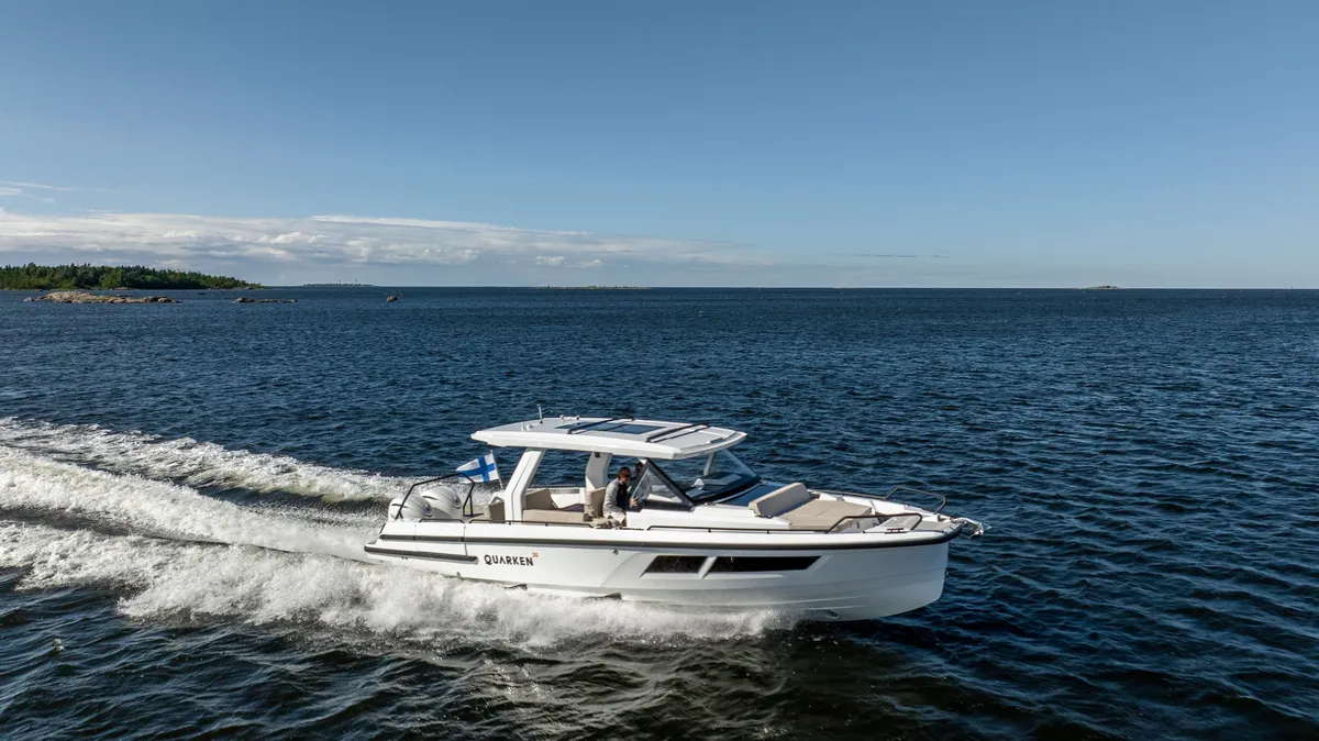 Quarken Boats 35 Sport Tourer: Bootsfahrt auf dem Meer