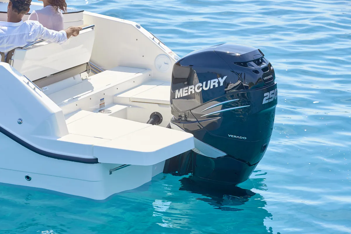 Quicksilver 755 Cruiser: Mercury outboard motor at the stern of a boat
