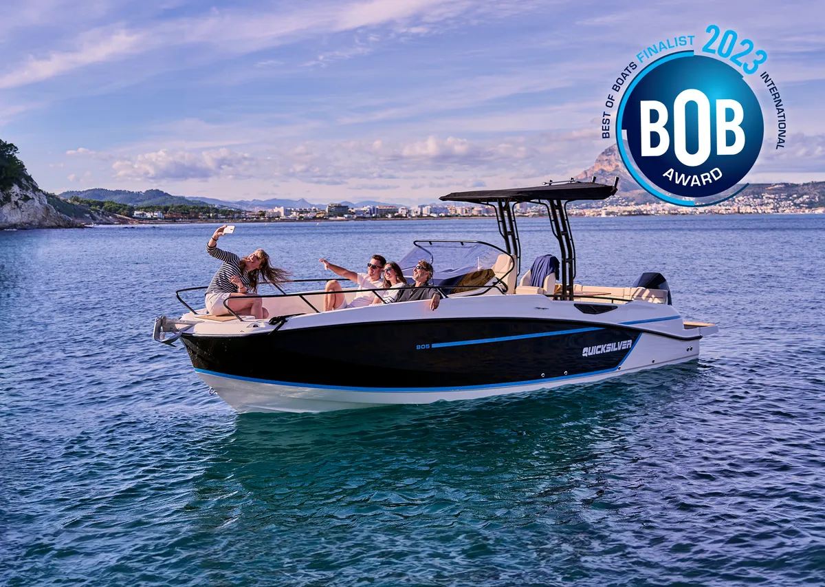 Quicksilver 805 Open: Boat with people at sea