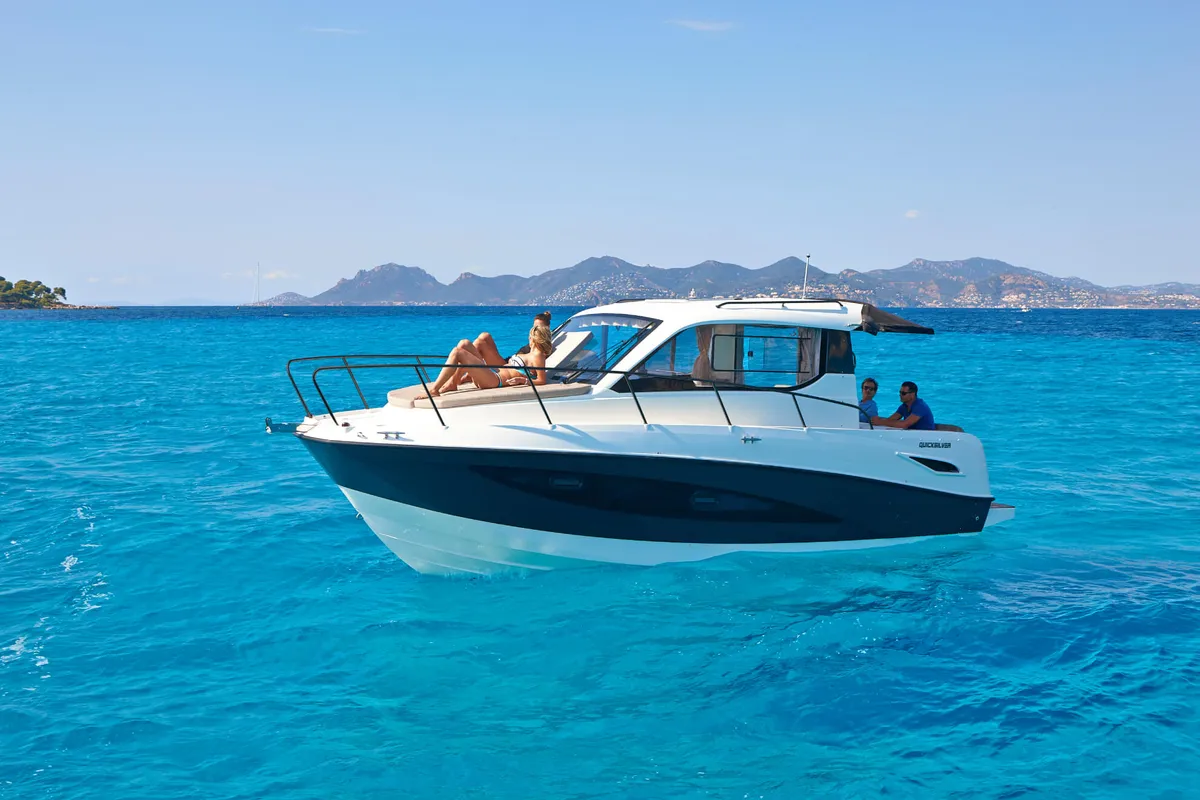 Quicksilver 905 Weekend: Boat at sea with mountains