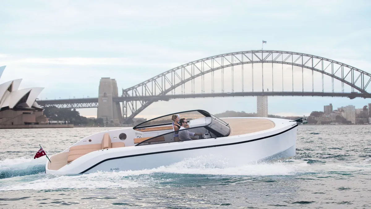 Rand Boats Leisure 28: Boat cruising off Sydney