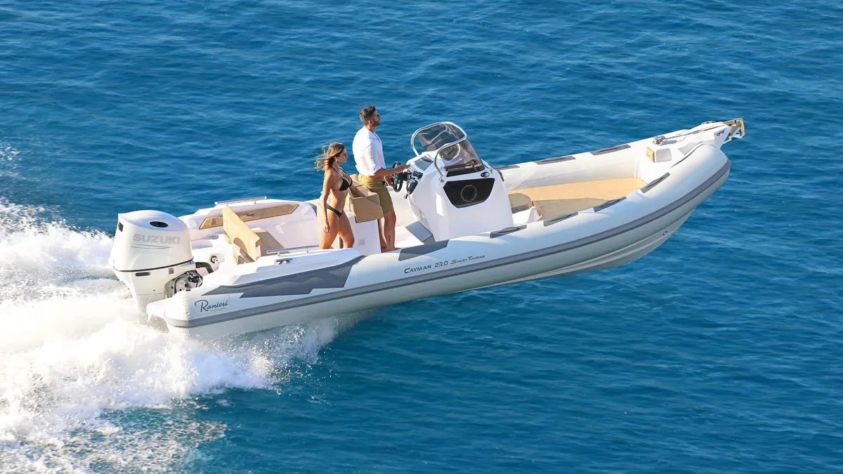 Ranieri International Cayman 23 Sport Touring: Rubber dinghy cruising at sea