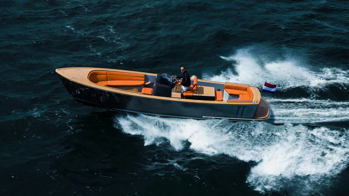 Rapsody Yachts Tender: Schnellbootfahrt auf dem Meer