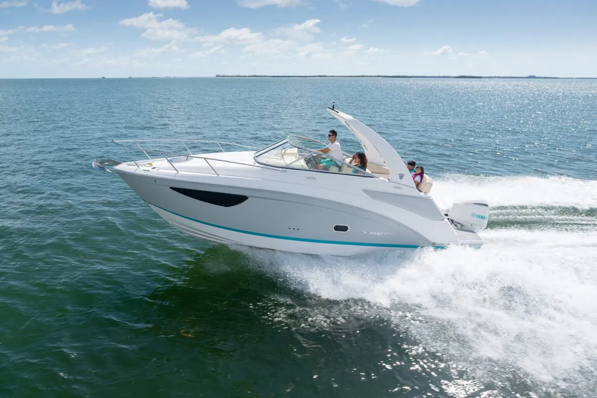Regal 26 XO: Seitenansicht in Fahrt
