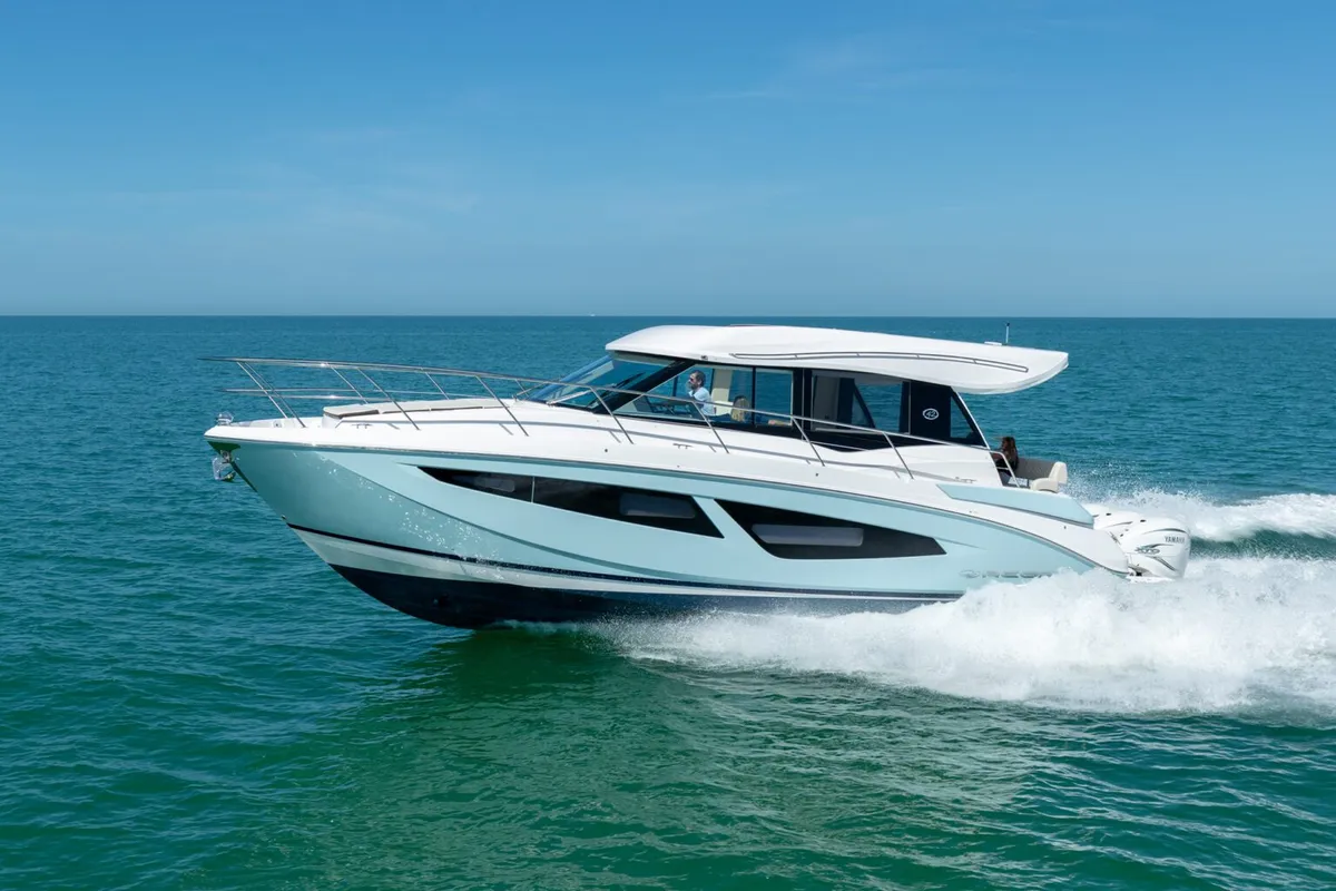 Regal 42 XO: In Fahrt auf See