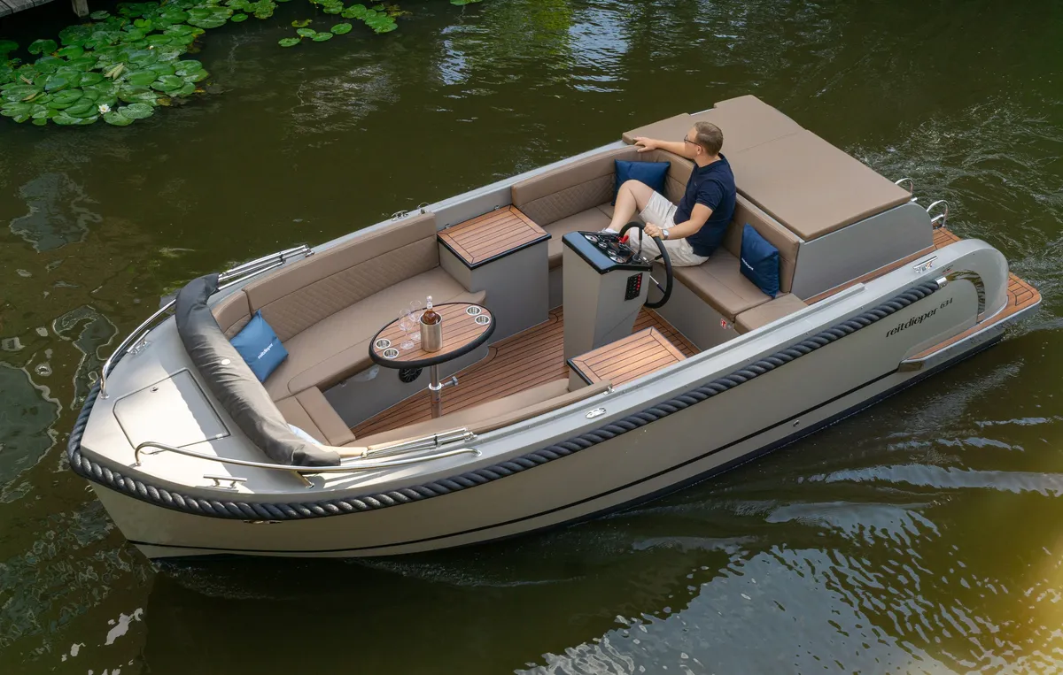 Reitdieper 634 Tender: Bootsfahrt auf einem Teich