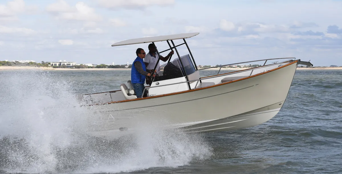 Rhea Marine 23 Open V2: Boat travelling at high speed