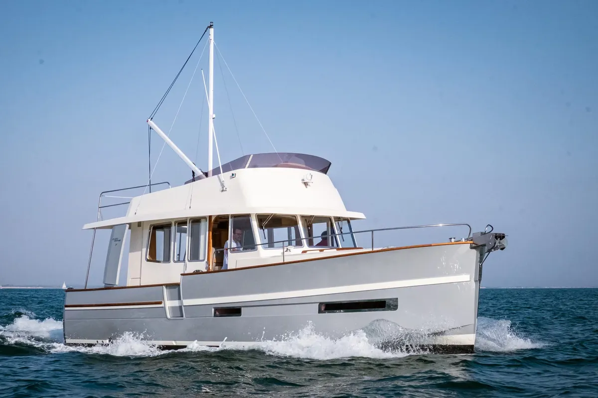 Rhea Marine Trawler 34: Boat cruising at sea