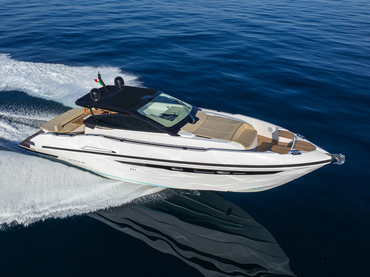 Rio Yachts Le Mans 45: Bootsfahrt auf dem Meer