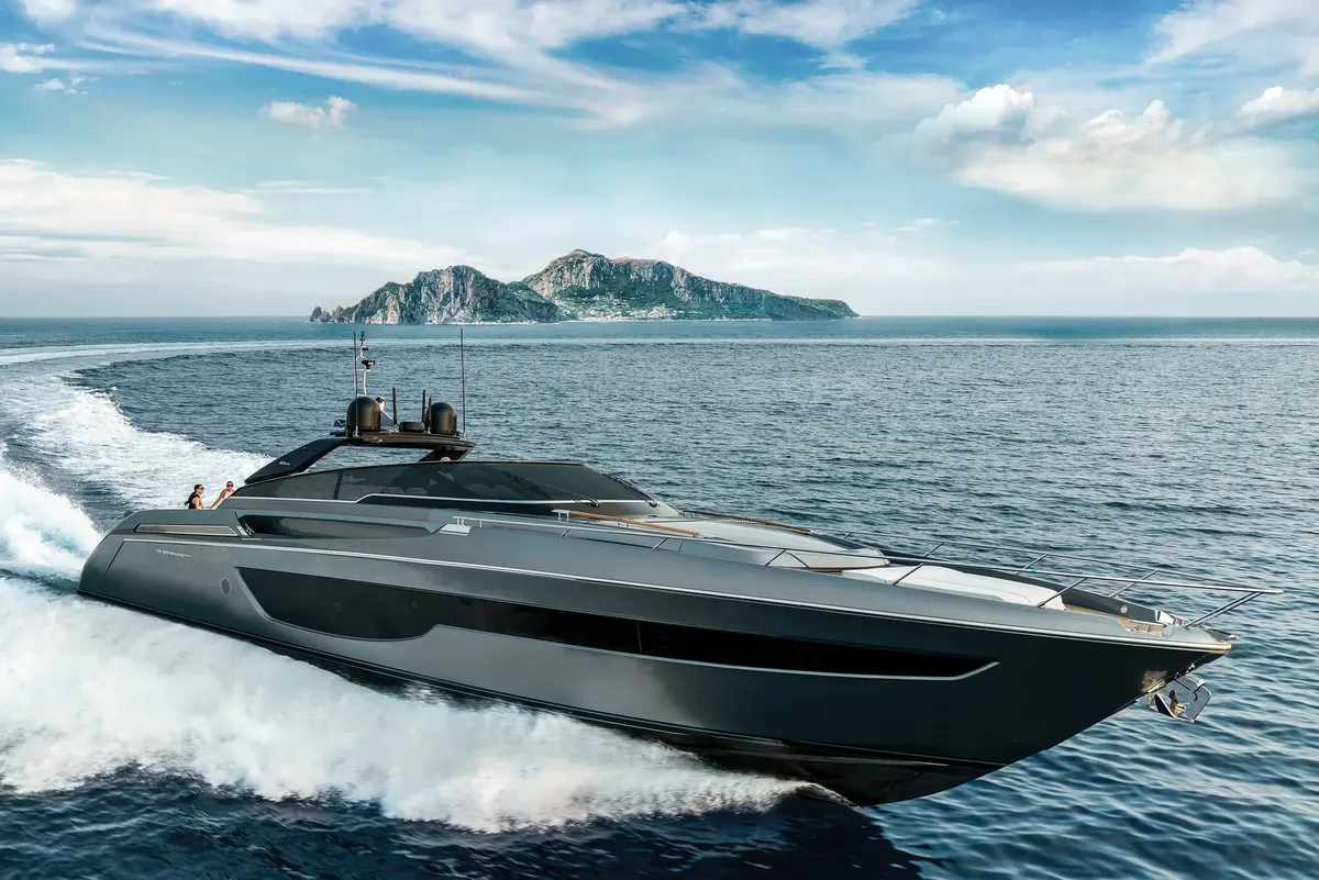 Riva 76' Bahamas Super: Yacht cruising at sea
