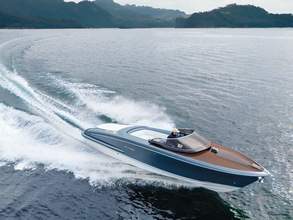 Riva El-Iseo: Speedboat cruising on the water