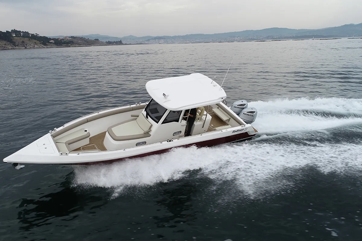 Rodman 33 Offshore: Bootsfahrt auf dem Meer