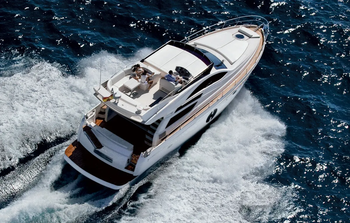 Rodman Muse 50: Boat cruising at sea