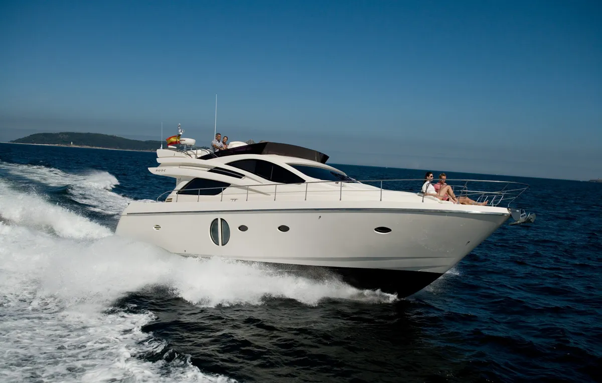 Rodman Muse 54: Yacht cruising at sea