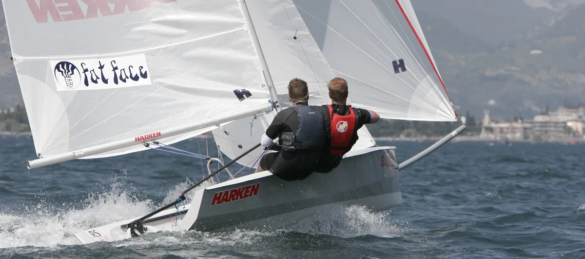 RS Sailing RS400: Sailing boat with spray