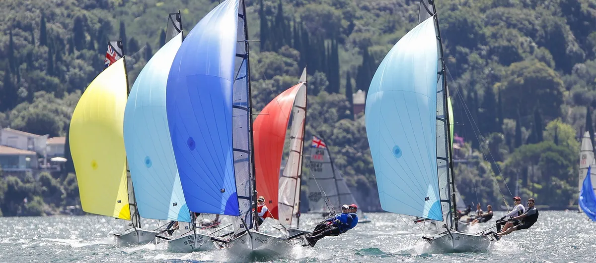 RS Sailing RS800: Sailing boats racing with coloured spinnakers