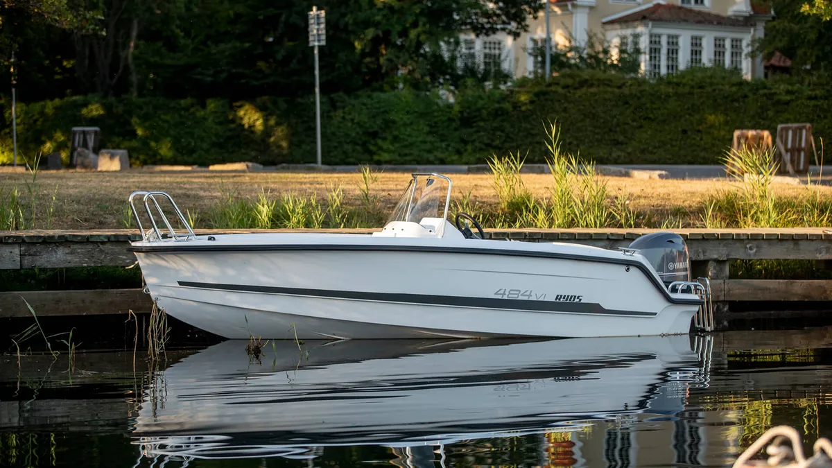 Ryds 484VI: Boat moored at a jetty
