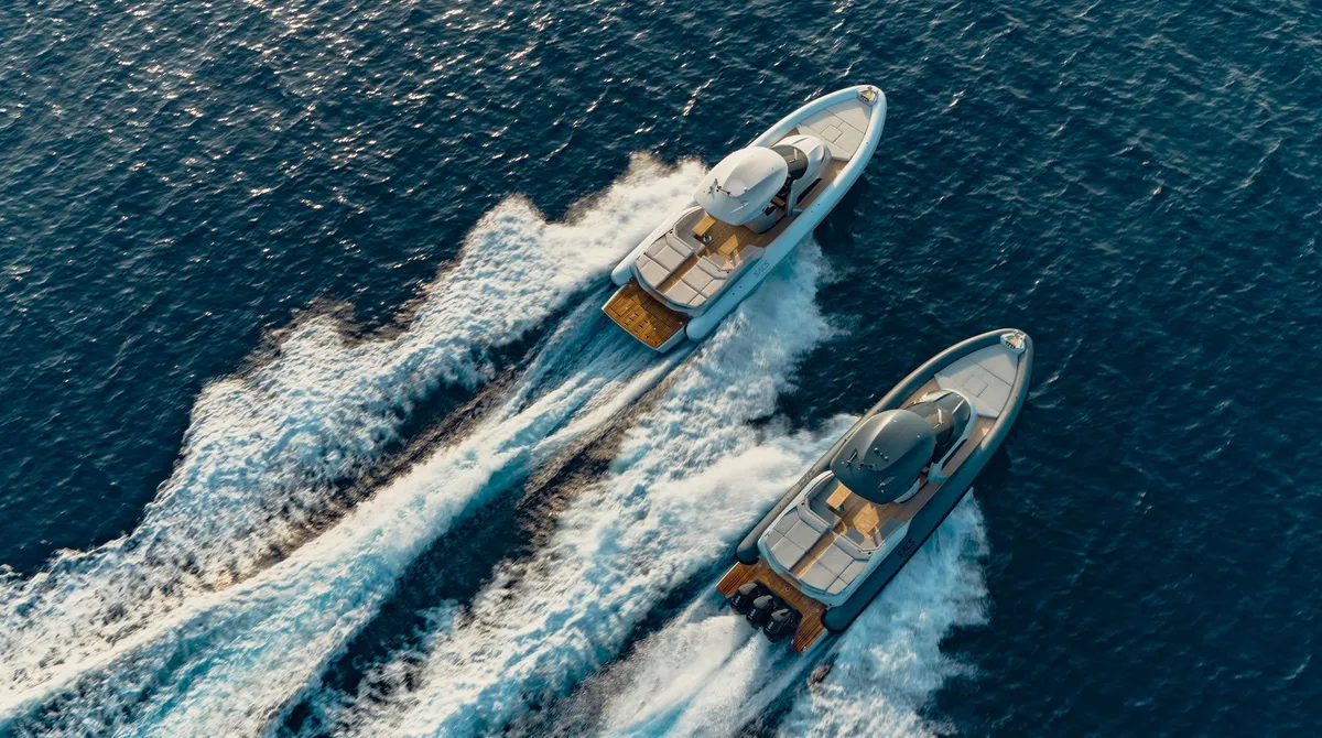 Sacs Marine New Strider 13: Two boats cruising side by side