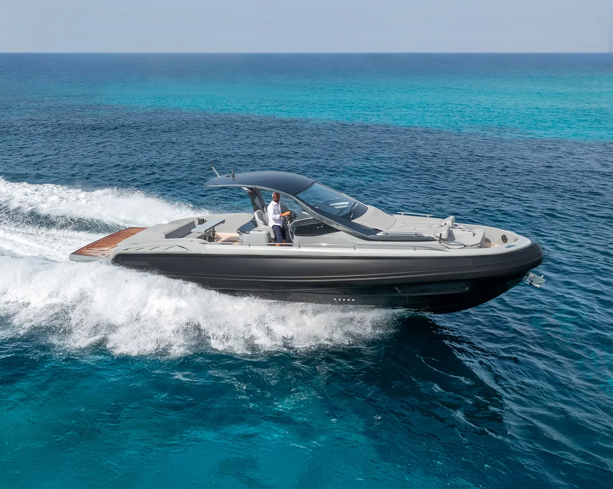 Sacs Marine Rebel 40: Bootsfahrt auf dem Meer
