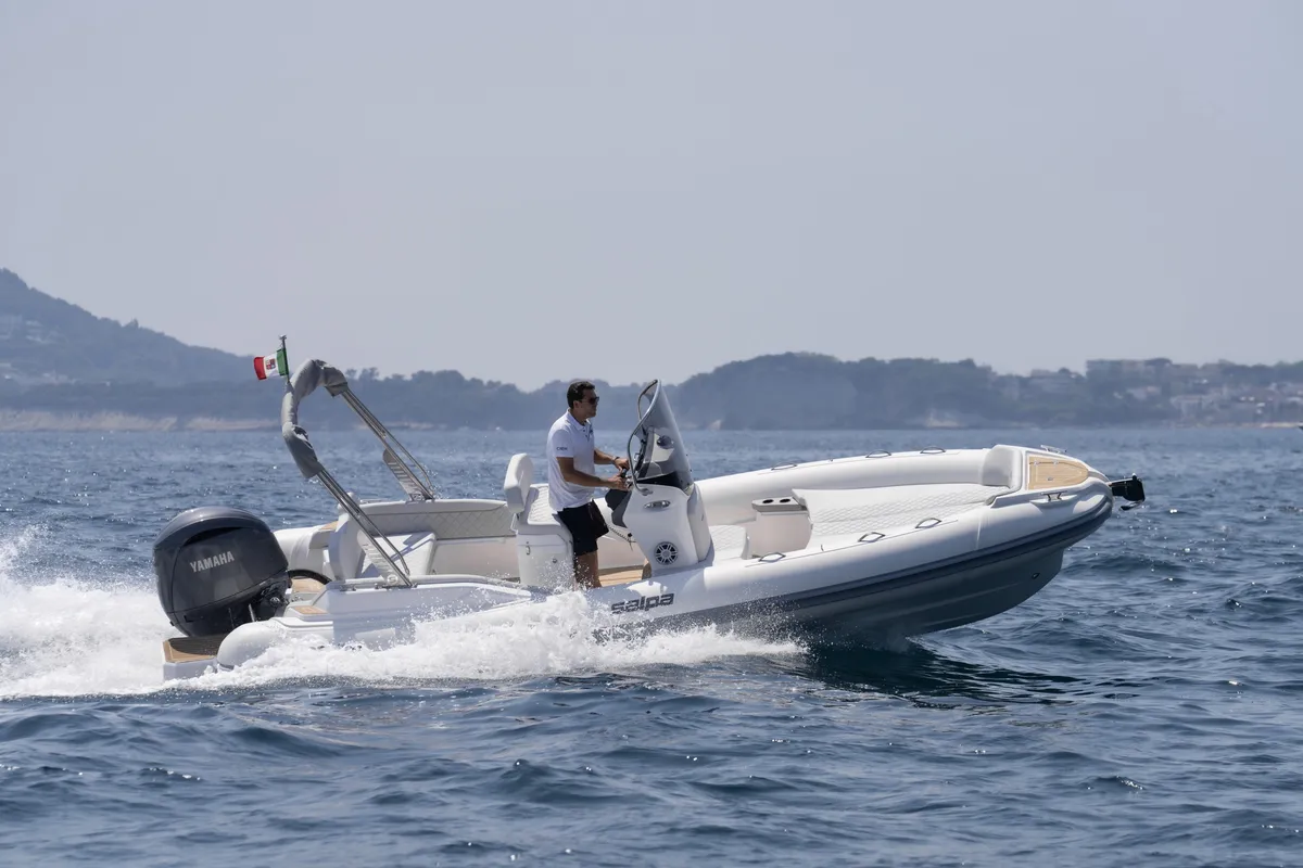 Salpa Soleil 21.5: Croisière en semi-rigide en mer