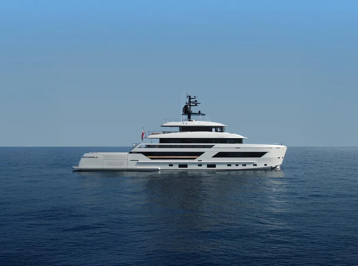 Sanlorenzo 44X-Space: Yacht cruising at sea