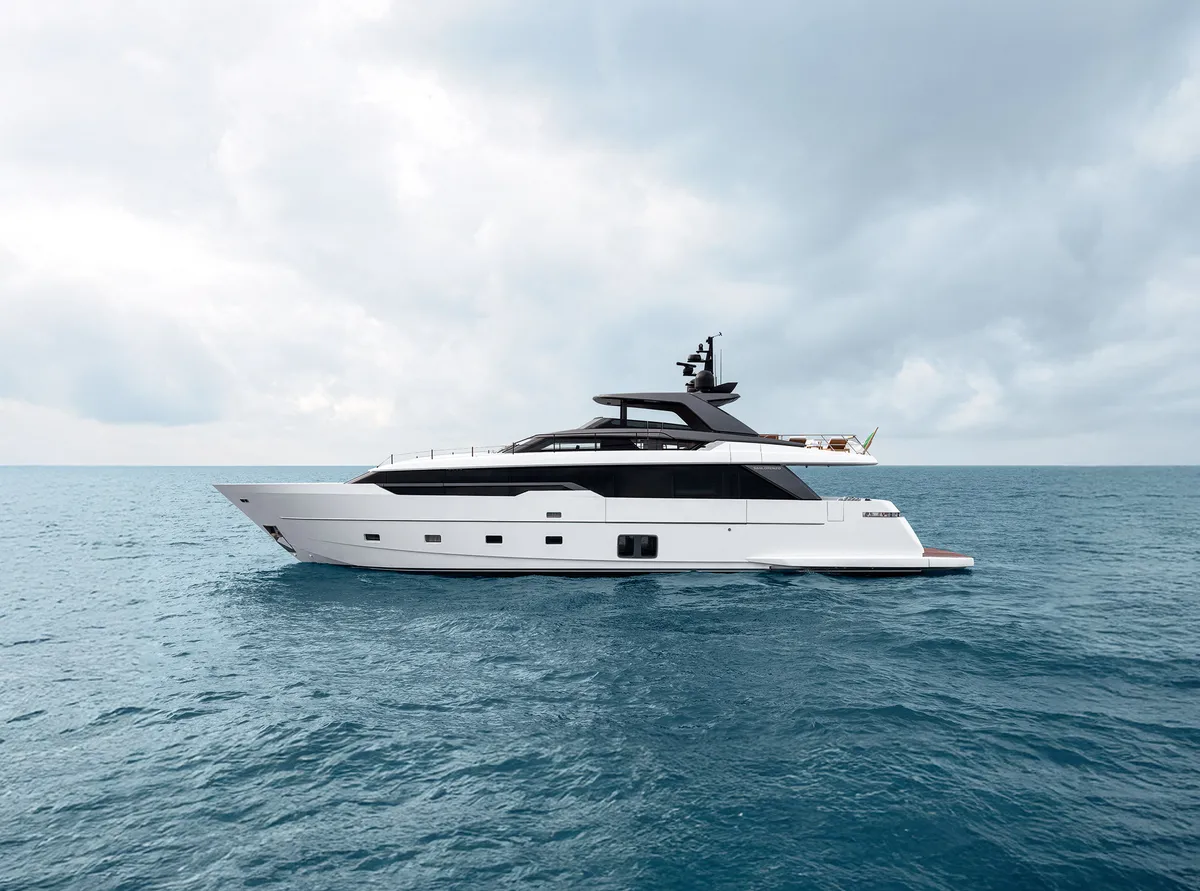Sanlorenzo SL96A: White motor yacht cruising at sea