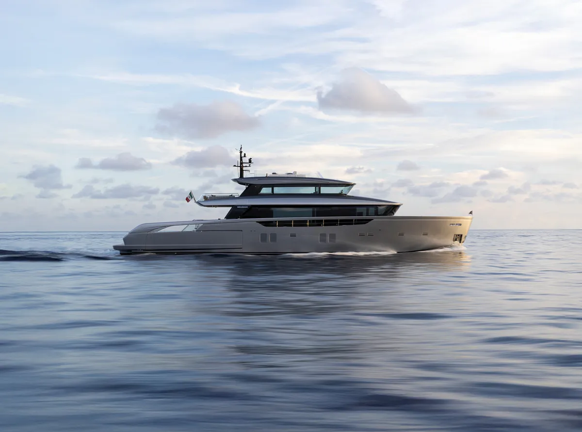 Sanlorenzo SX120: Yachtfahrt auf dem Meer