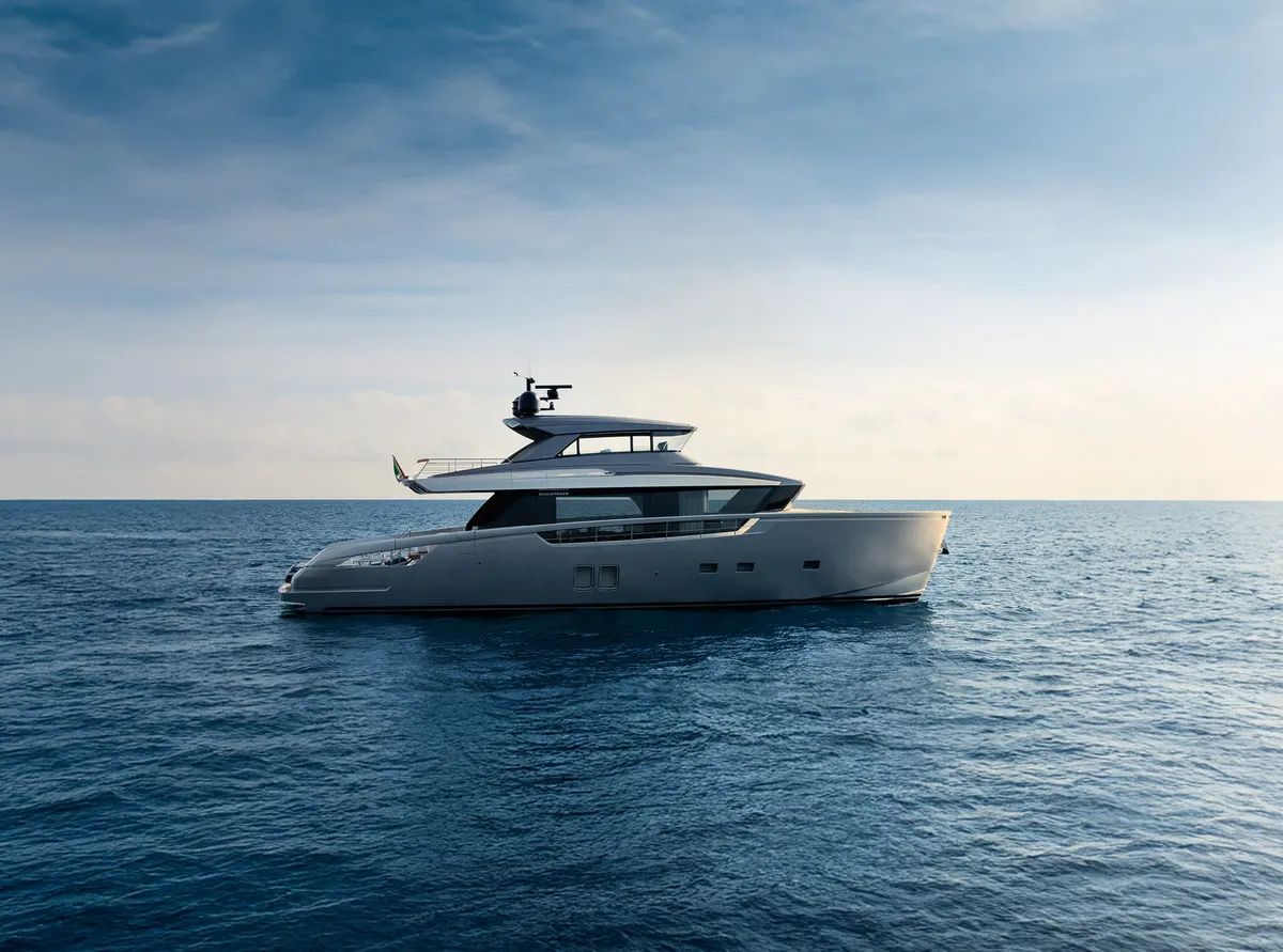 Sanlorenzo SX76: Yachtfahrt auf dem Meer