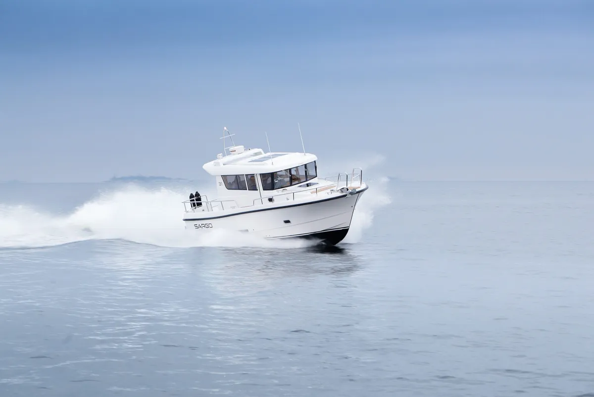 Sargo Boats 31: Bootsfahrt auf dem Meer