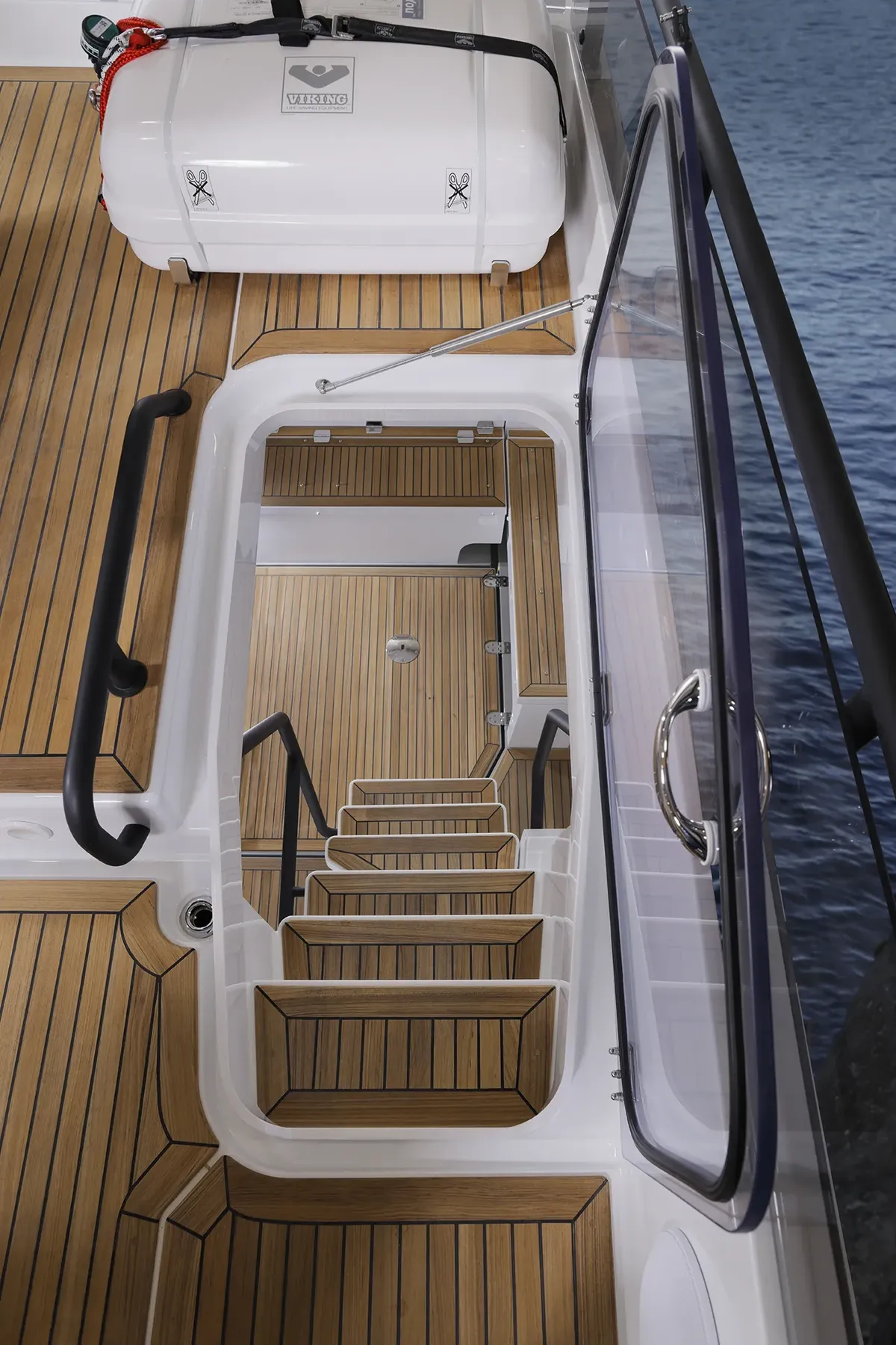 Sargo Boats 45 Fly: Leiter zum Deck der Rettungsinsel