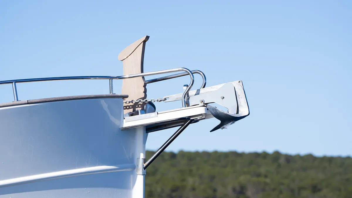 Sasga Yachts Menorquin 48 FB: Bow with anchor and bow rail