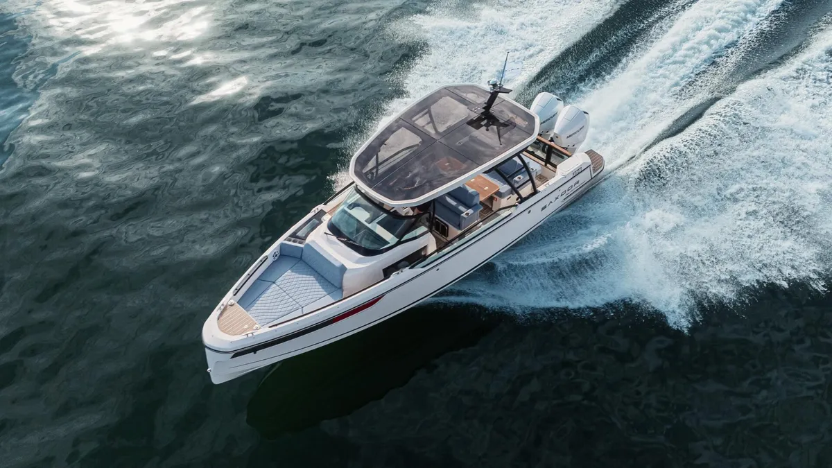 Saxdor Yachts 270 GTO: Boat cruising at sea with a wake